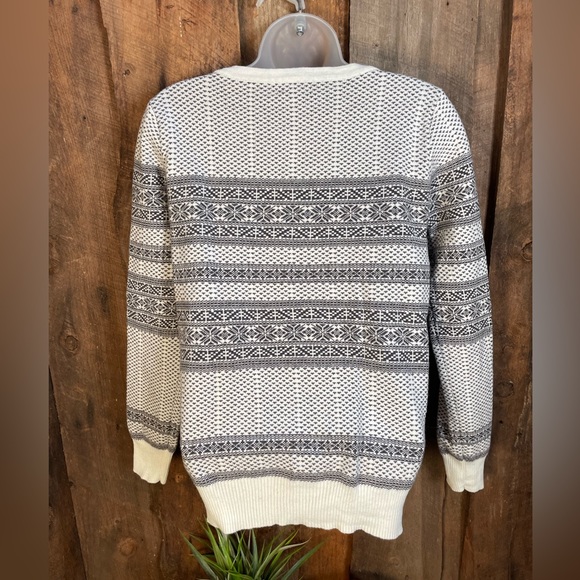 Forever 21 Nordic Sweater - Size Medium - Picture 3 of 8